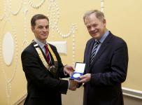 IMO President Dr Trevor Duffy presents the Doolin medal to Professor Aidan Halligan